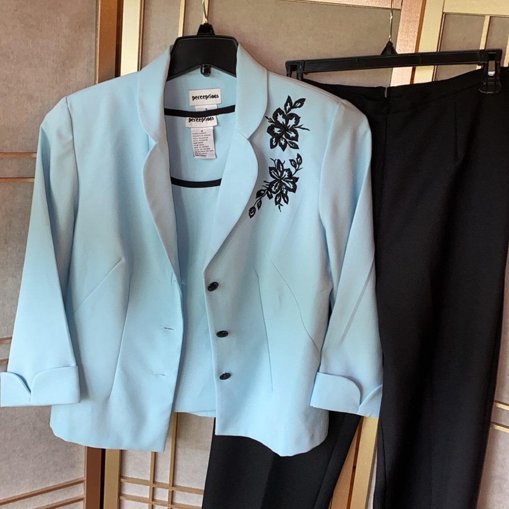 Vintage Perceptions 3 piece pant suit, baby blue & black, size 8